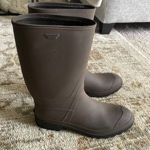 Excellent rain boots